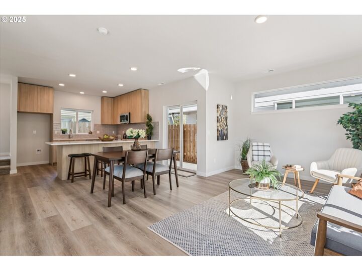 Property Photo:  5616 SE 65th Ave  OR 97206 