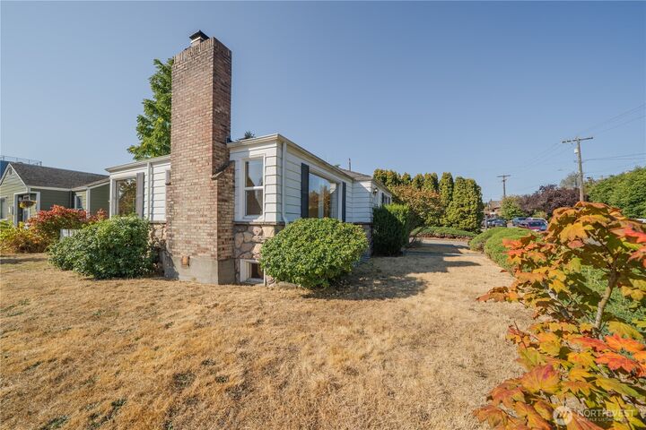 Property Photo:  1321 N 82nd Street  WA 98103 