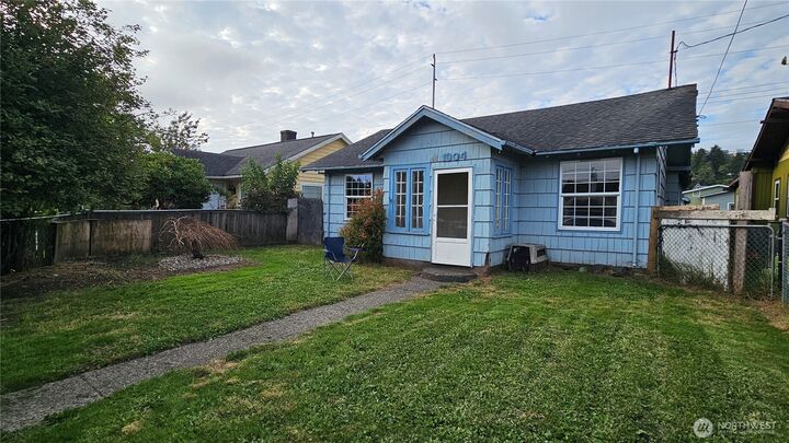 Property Photo:  1904  Aberdeen Avenue  WA 98520 