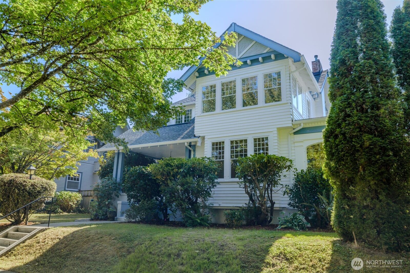 Property Photo:  203  17th Avenue SW  WA 98501 