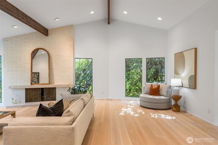 Property Photo: 6667 NE Windermere Road WA 98115