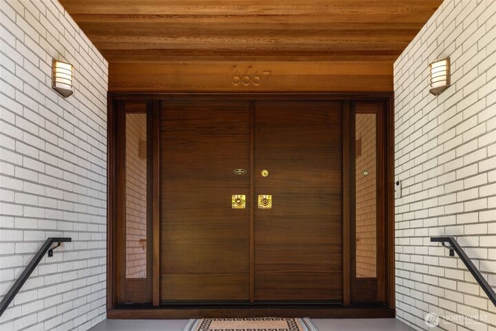 Property Photo:  6667 NE Windermere Road  WA 98115 
