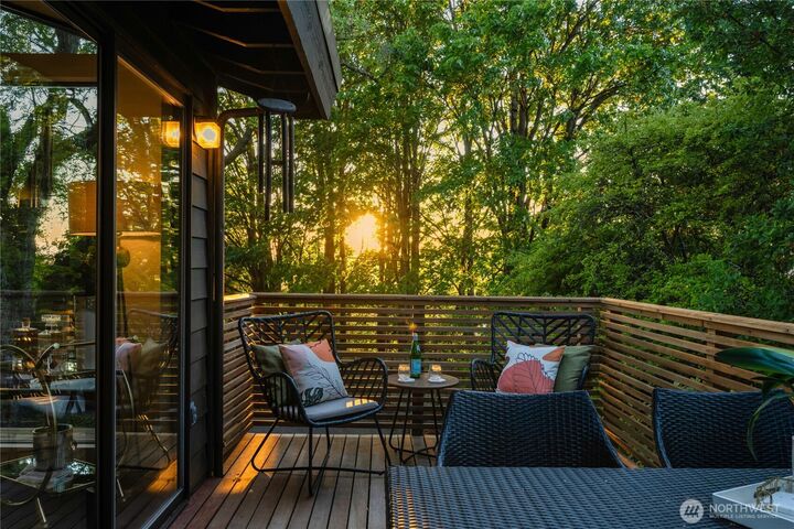 Property Photo: 2604 12th Avenue W WA 98119