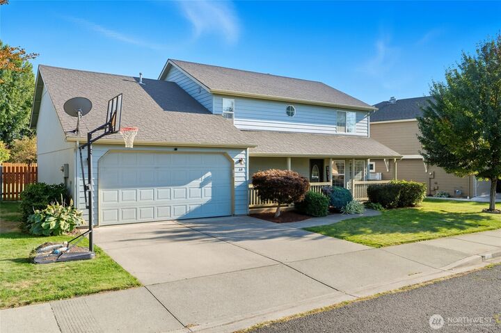 Property Photo:  49  Talon Loop  WA 99362 
