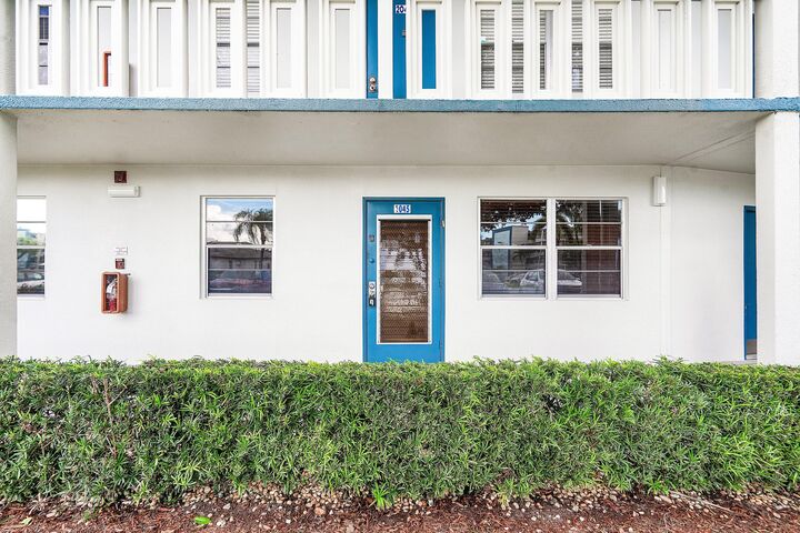 Property Photo:  1045 Lincoln C  FL 33434 