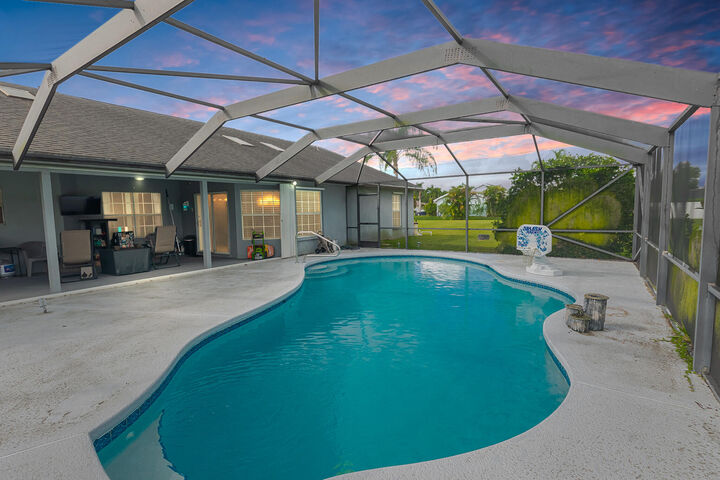 Property Photo:  201 SW Parish Terrace  FL 34984