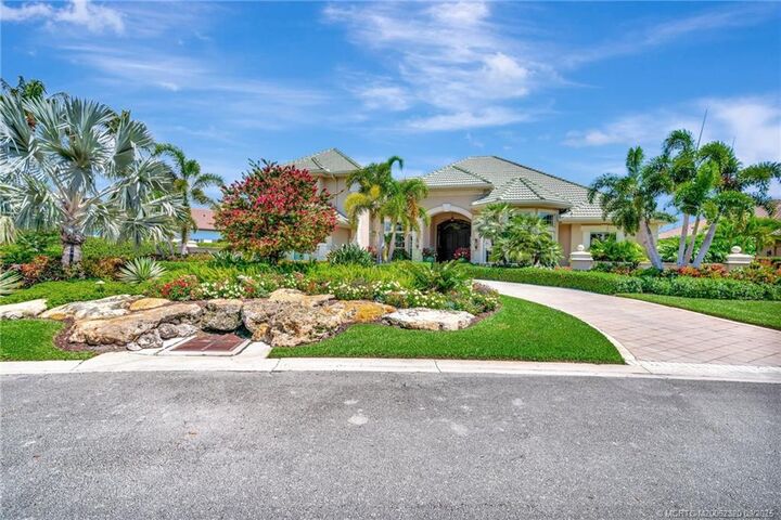 Property Photo:  7701 SE Manhasset Place  FL 33455