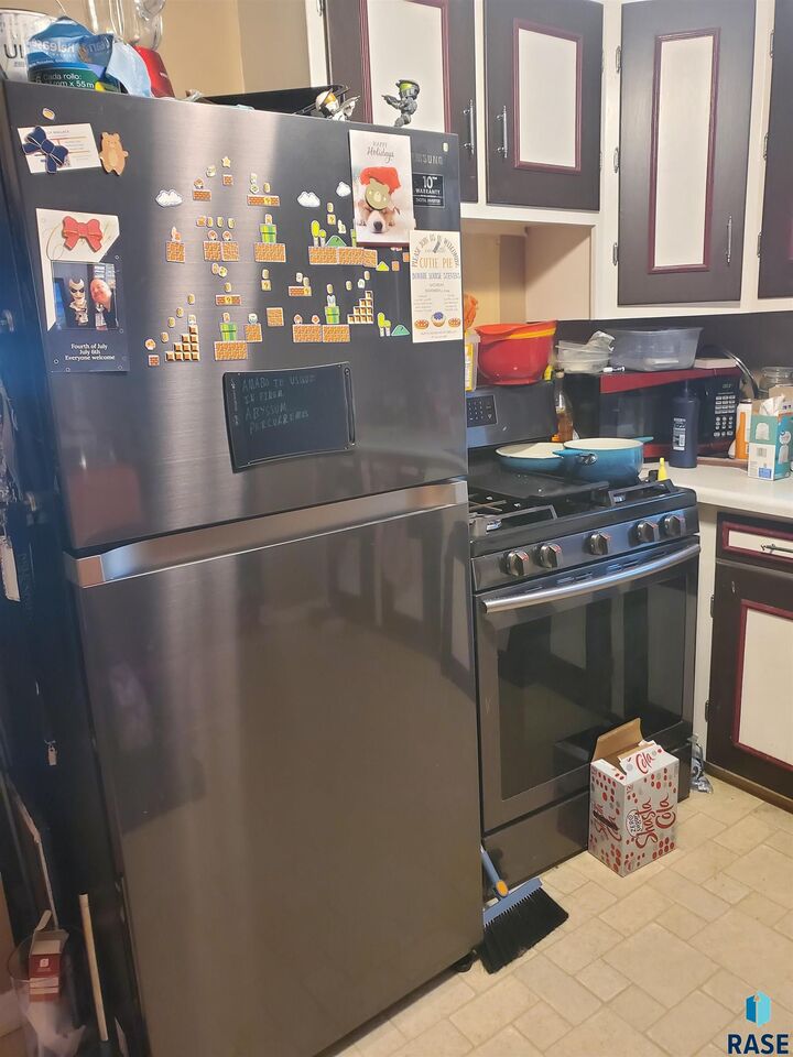 Property Photo:  724 N Blauvelt Ave  SD 57103 