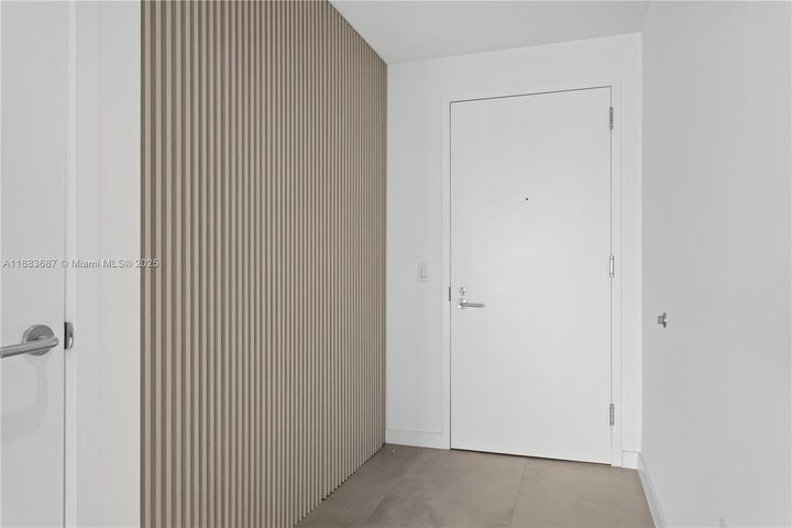 Property Photo:  501 NE 31st St 2610  FL 33137 
