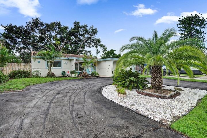 Property Photo:  1110 SW 32nd St  FL 33315 