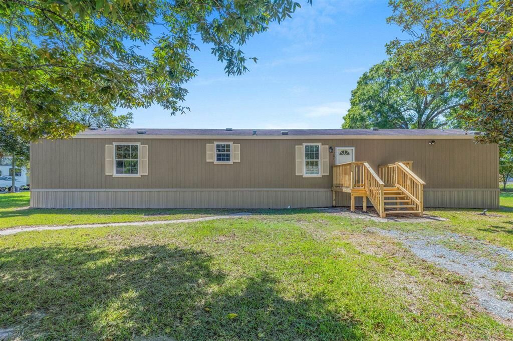 Property Photo:  1207 Yoakum Drive  LA 70532 