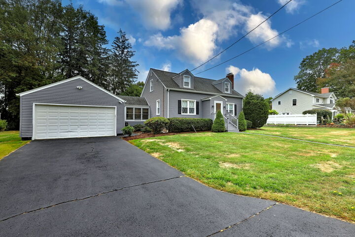 Property Photo:  8 Green Street  CT 06611 