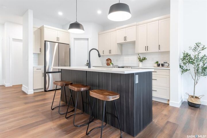 Property Photo:  210 Doran Way  SK S7N 4V6 