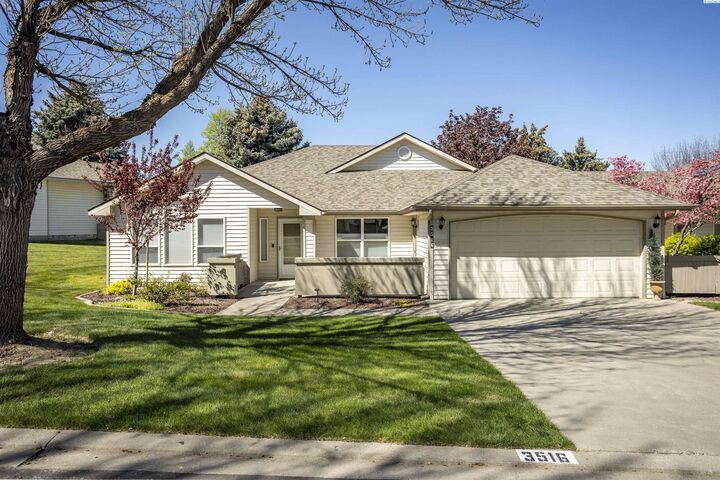Property Photo: 3516 S Fisher Ct WA 99337