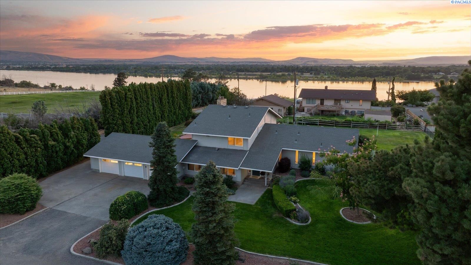 Property Photo: 590 McDonald Dr WA 99301