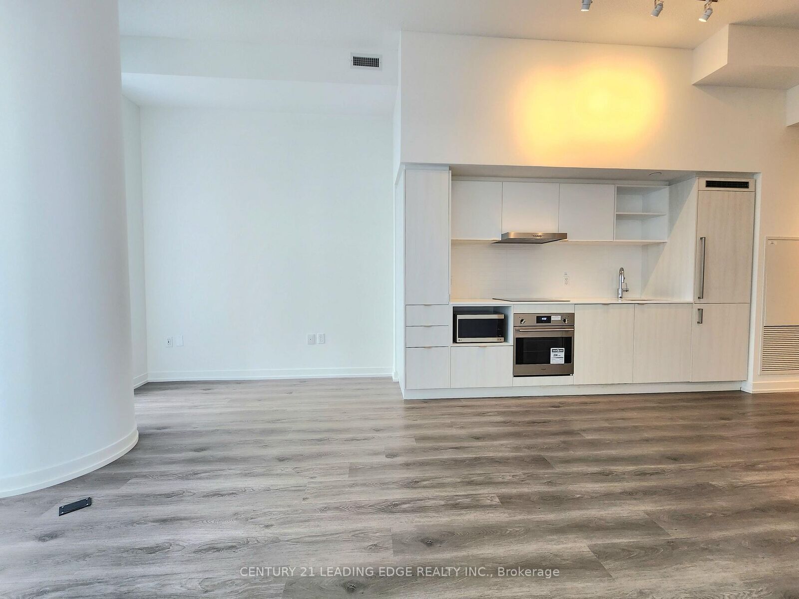 Property Photo:  138 Downes Street 4910  ON M5E 0E4 