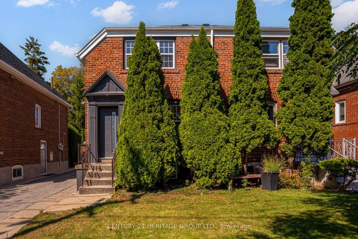 Property Photo:  576 Broadway Avenue  ON M4G 2S3 
