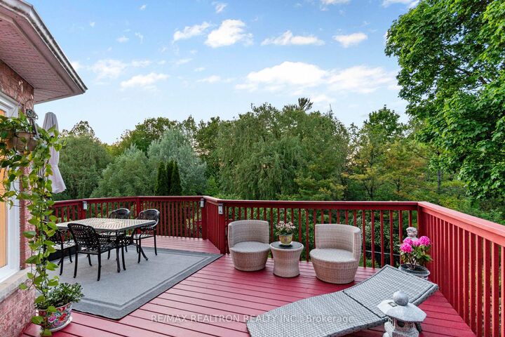 Photo de la propriété:  56 Sadot Court  ON L4J 8A8 