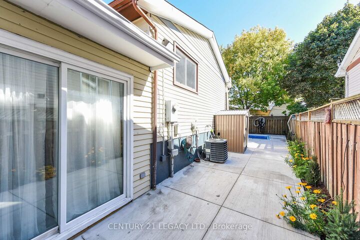 Property Photo:  11 Bruce Beer Drive  ON L6V 2W7 