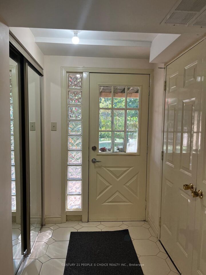 Property Photo:  4494 Idlewilde Crescent Lower  ON L5M 4E7 