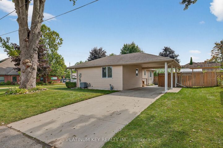 Property Photo: 18 Richmond Street ON N7G 2Y8