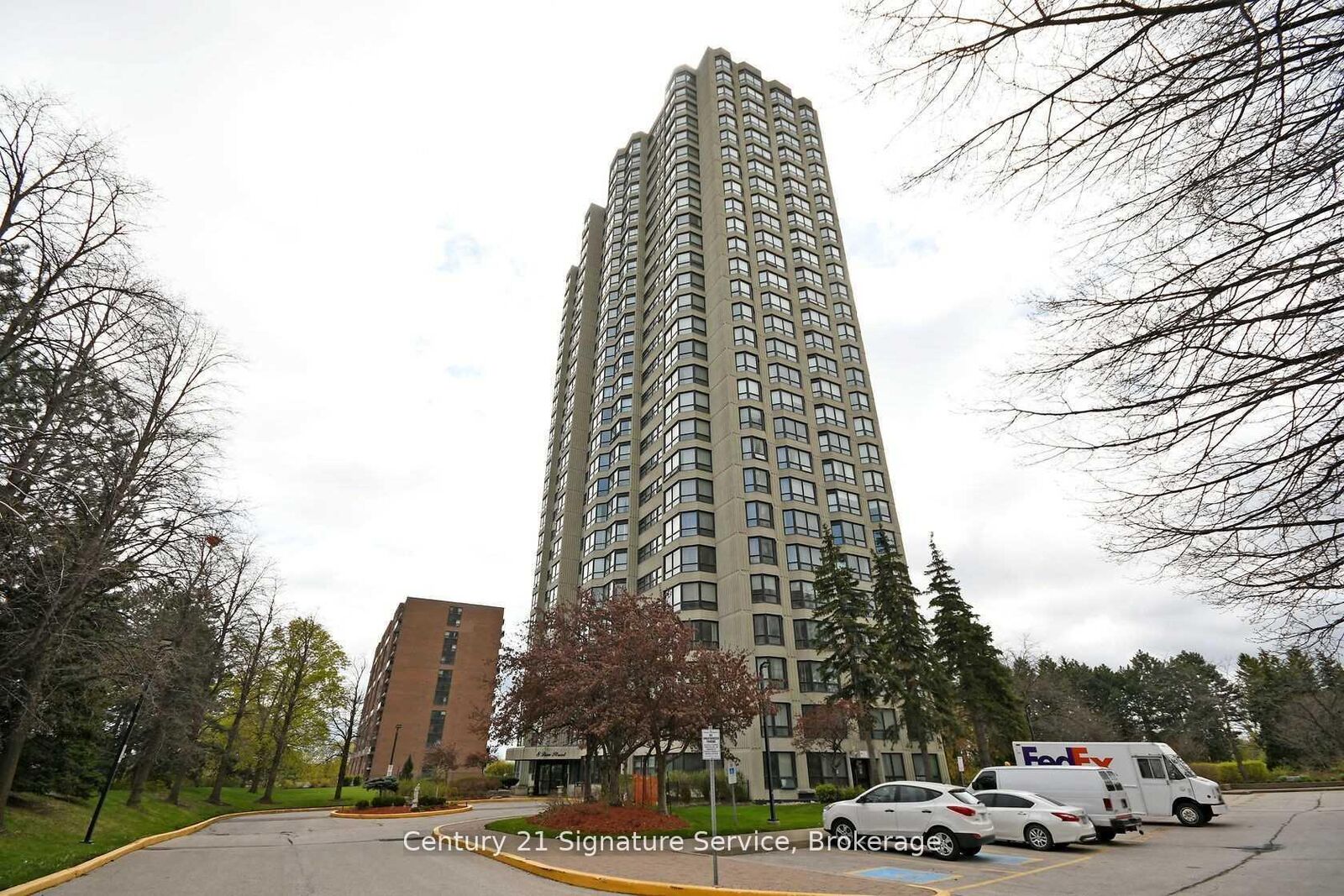 Property Photo:  8 Lisa Street 2407  ON L6T 4S6 