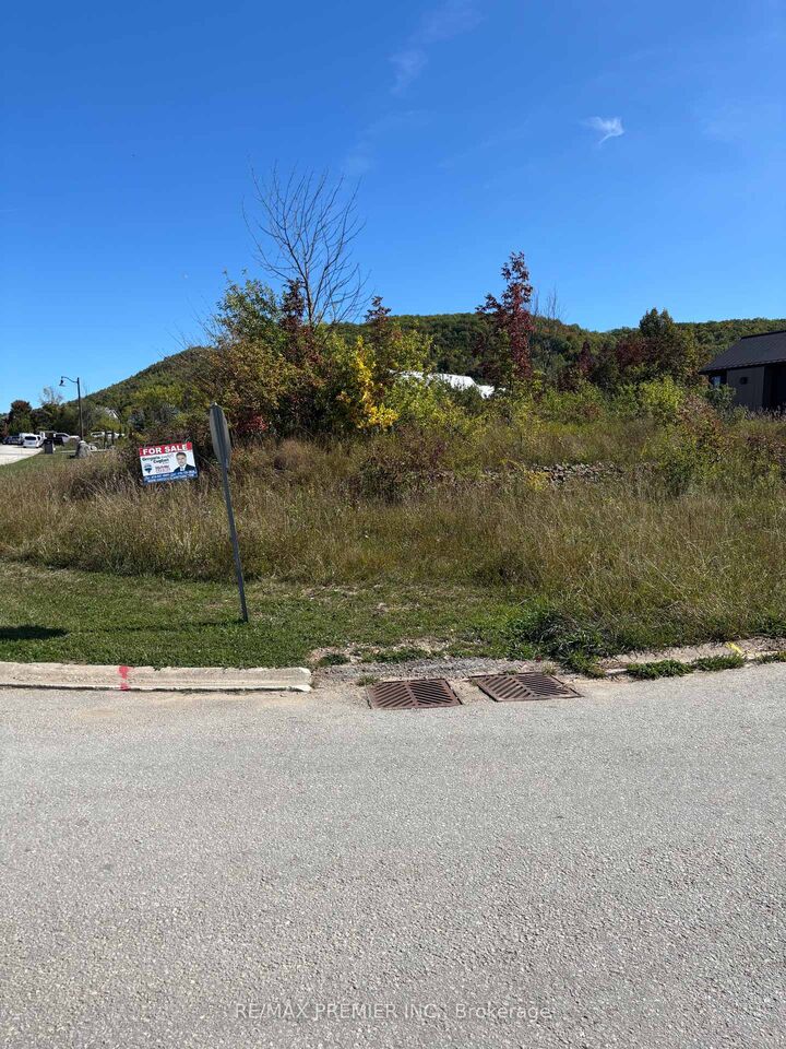 Property Photo: 102 Maryward Crescent ON N0H 1J0