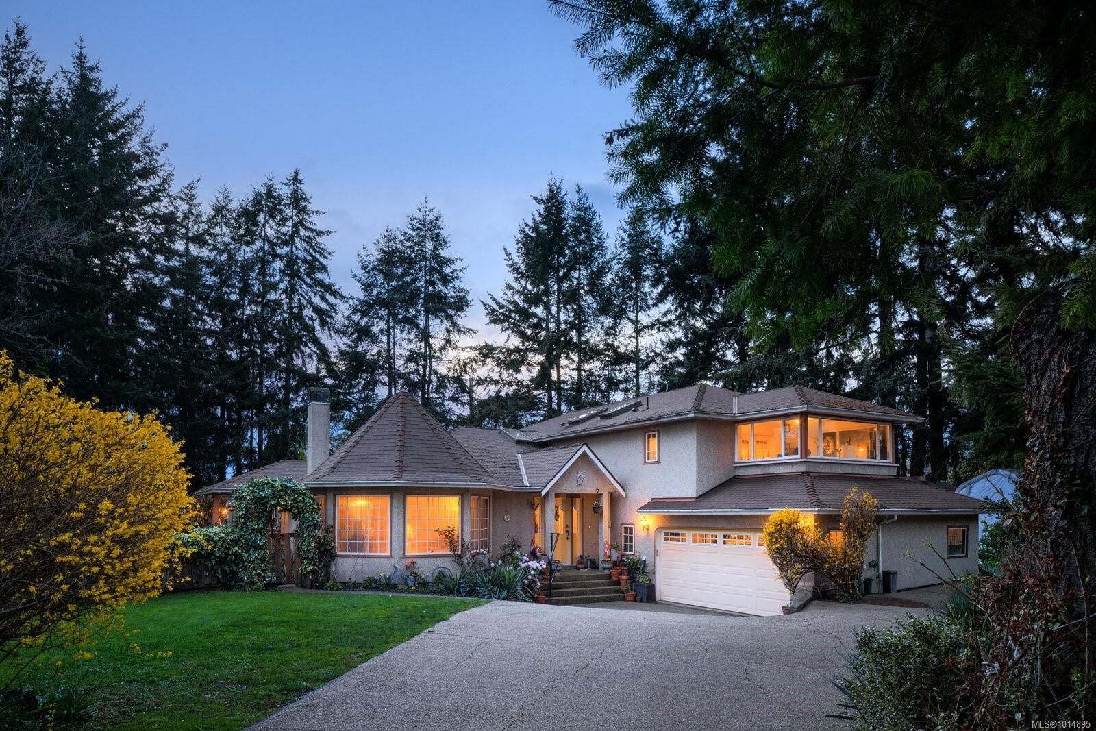 Property Photo:  2832 Cadboro Bay Rd  BC V8R 5J9 
