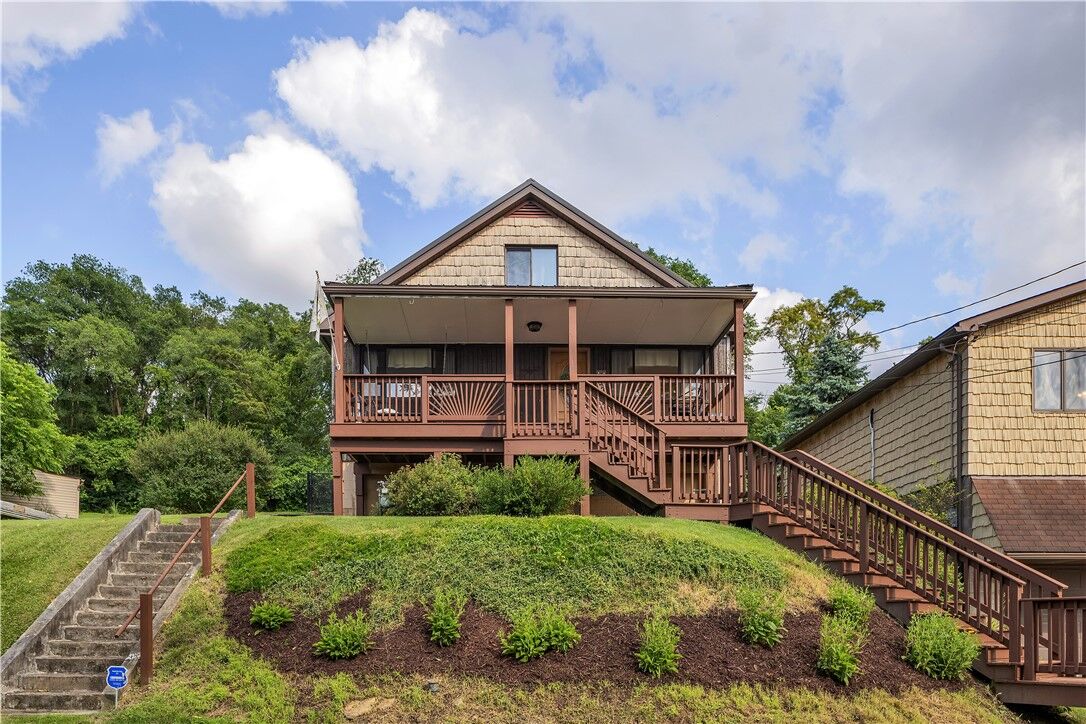 Property Photo:  2320 Hill Street  PA 15235 