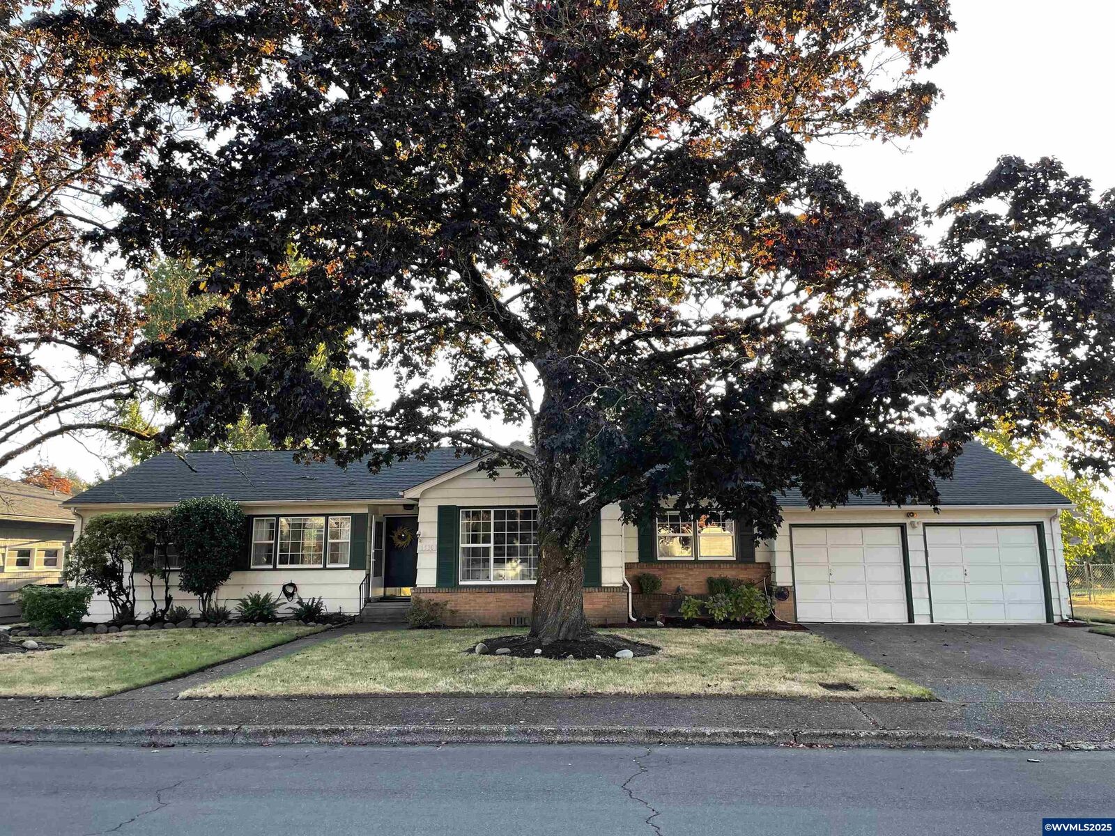 Property Photo:  1530 25th St NE  OR 97301 