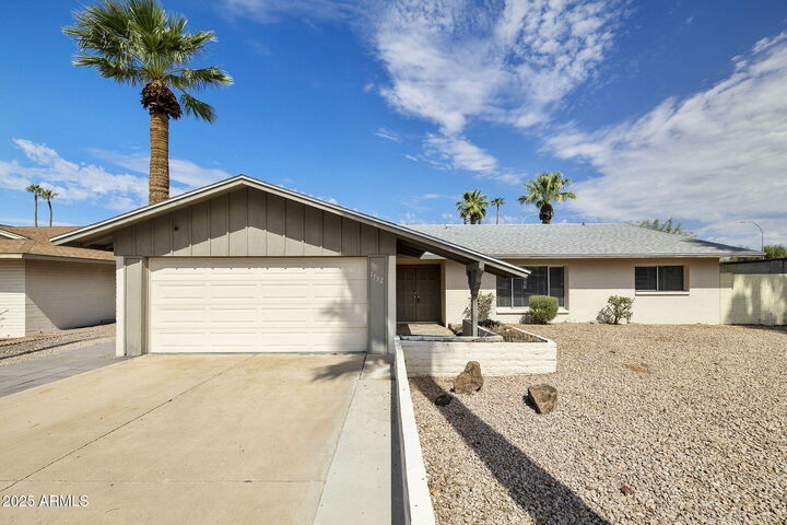 Property Photo: 1732 E Hermosa Drive AZ 85282