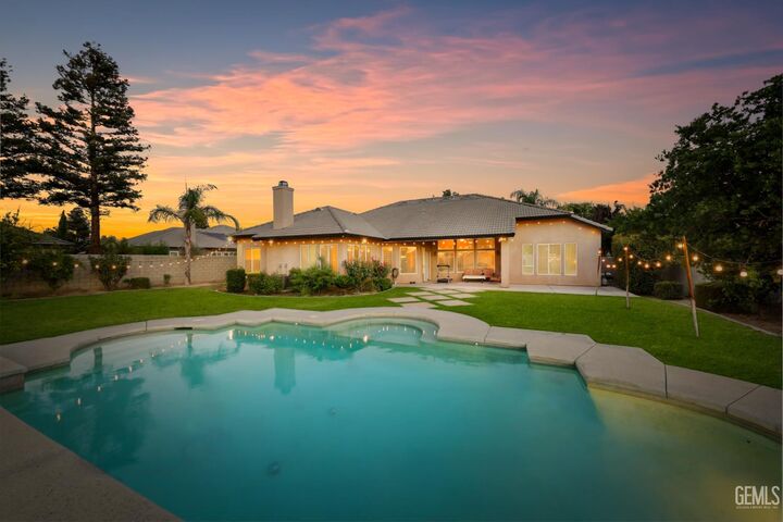 Property Photo:  12504 Crown Crest Drive  CA 93311 