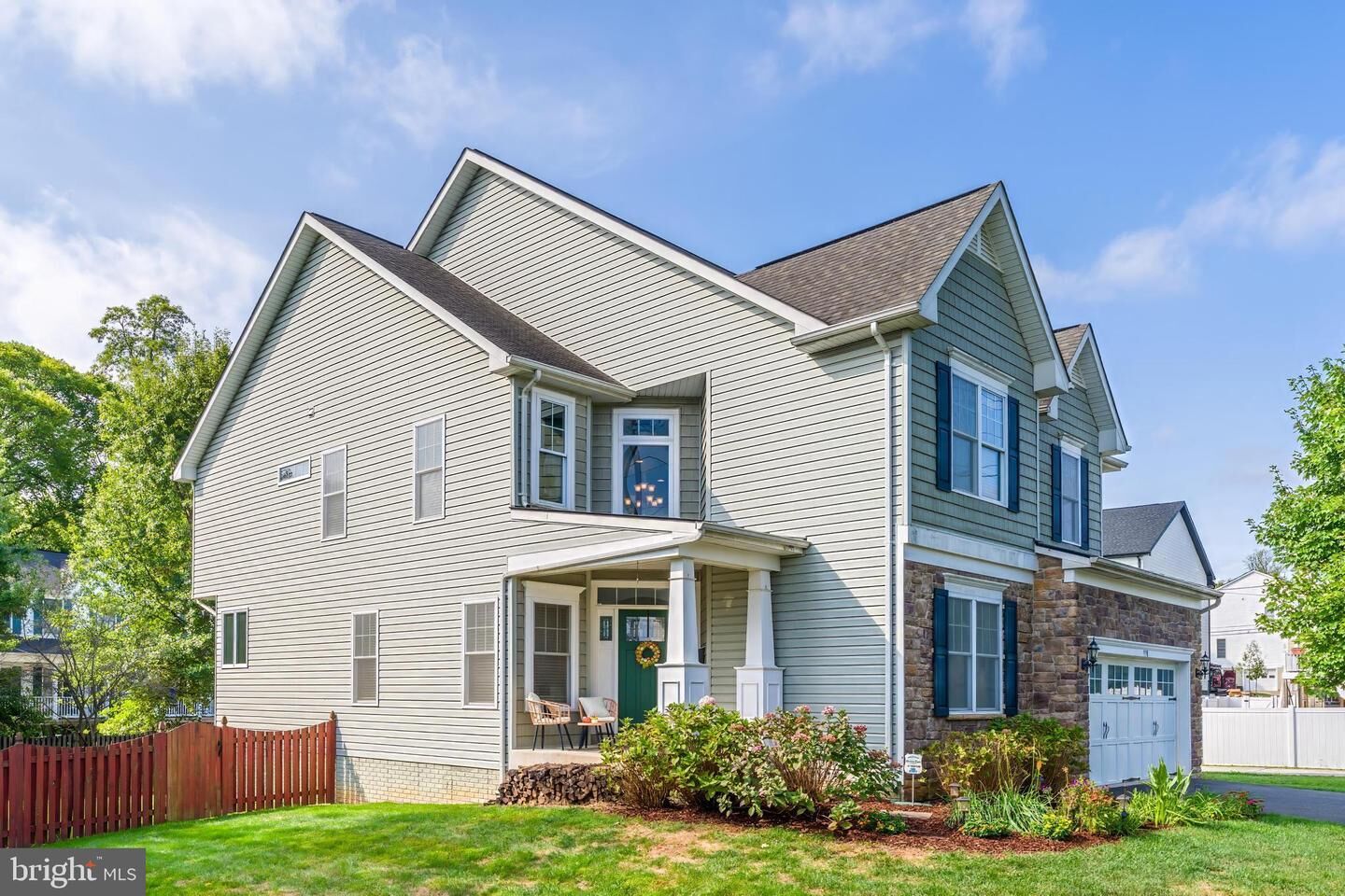 Property Photo:  998 Railroad Avenue  VA 22046 