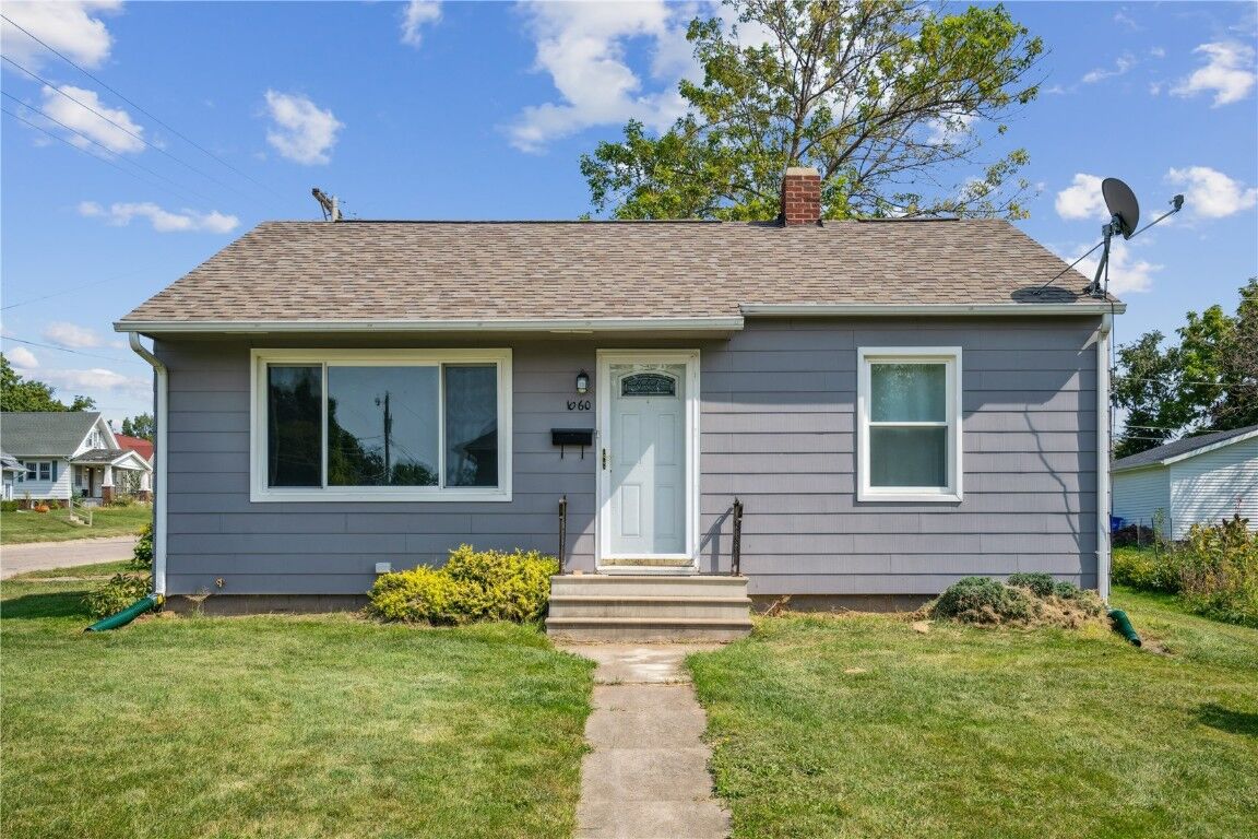 Property Photo: 1060 17th Street NE IA 52402