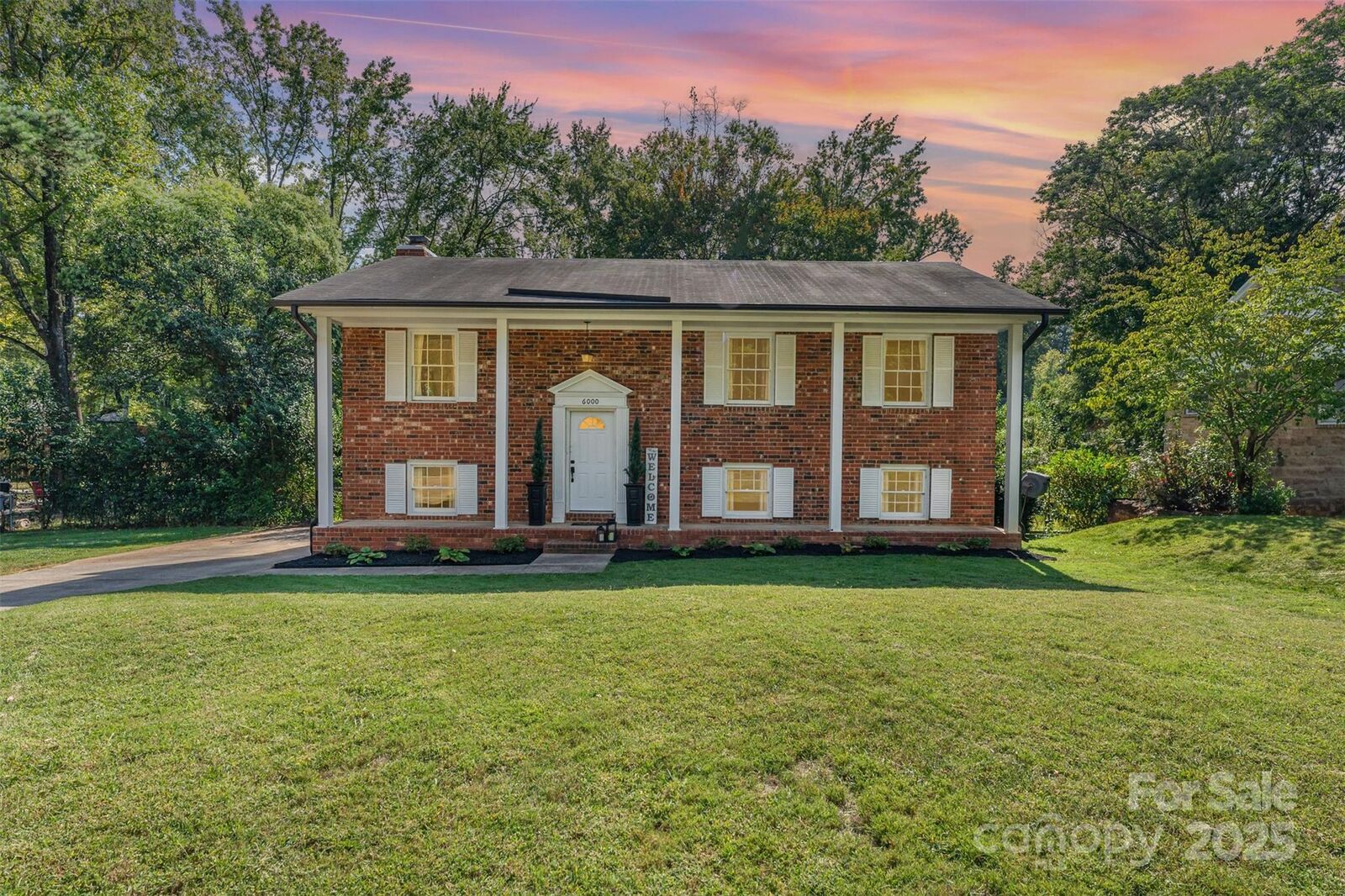 Property Photo:  6000 Ferndale Place  NC 28215 