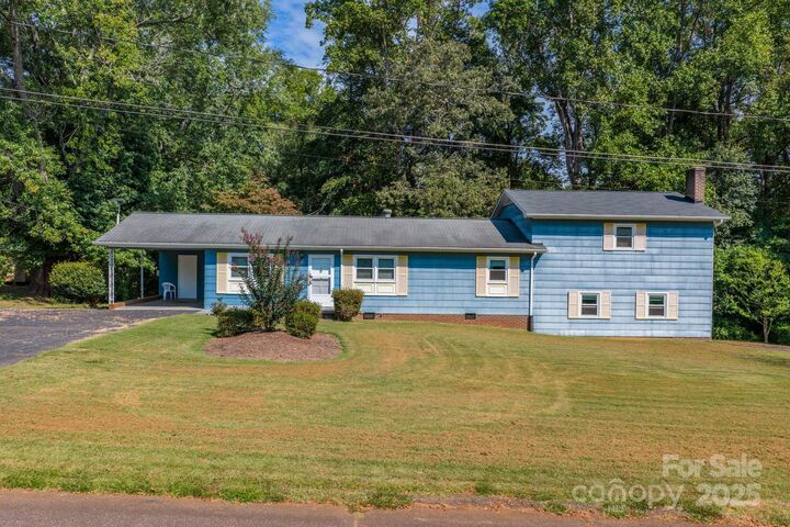 Property Photo: 3572 Spring Valley Drive NC 28658