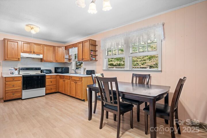 Property Photo: 3572 Spring Valley Drive NC 28658