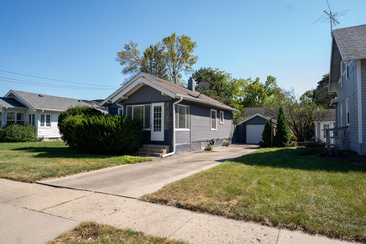 Property Photo:  1018 10th Street  IA 50010 