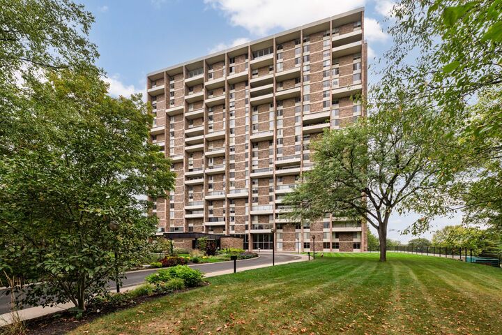 Property Photo:  1000 Urlin Avenue  OH 43212 