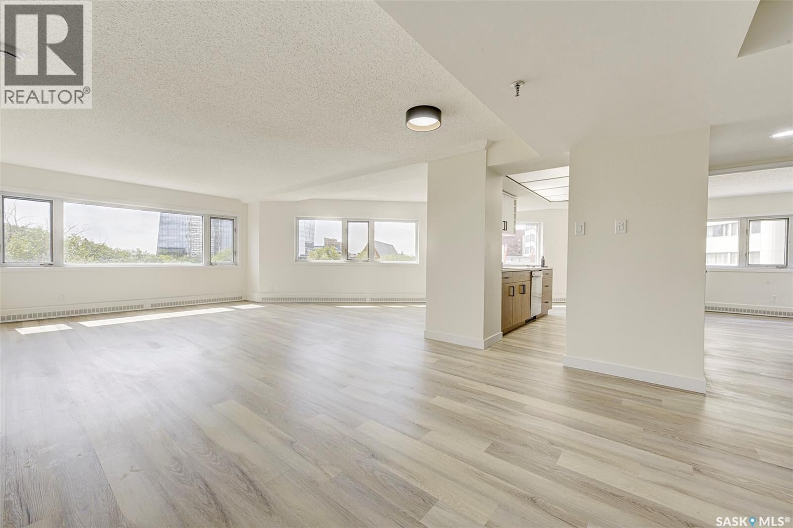 Property Photo:  470 424 Spadina Crescent E  SK S7K 6X7 