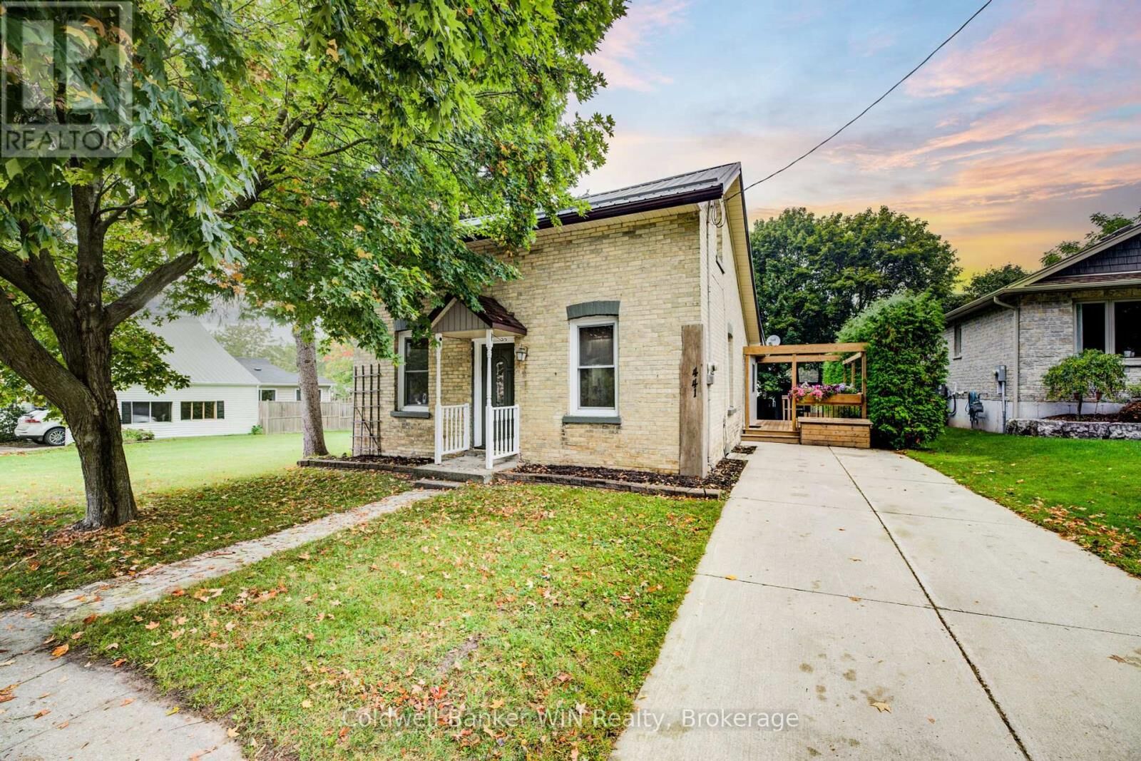 Photo de la propriété:  441 Waterloo Street  ON N0G 2L3 