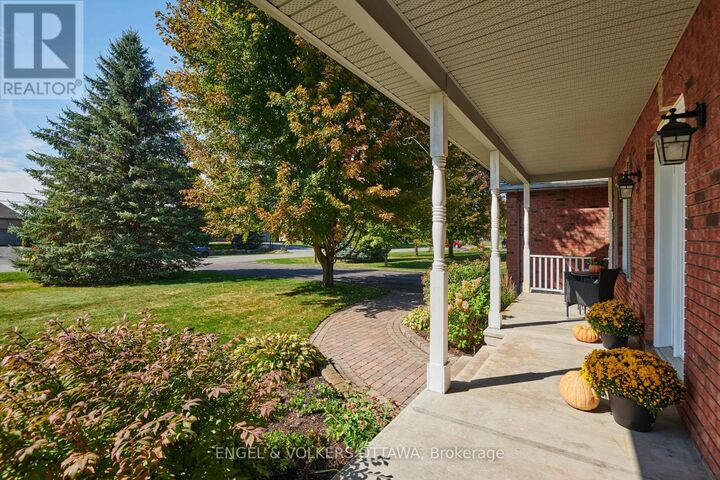 Property Photo: 1491 Stableview Way ON K4P 1P2