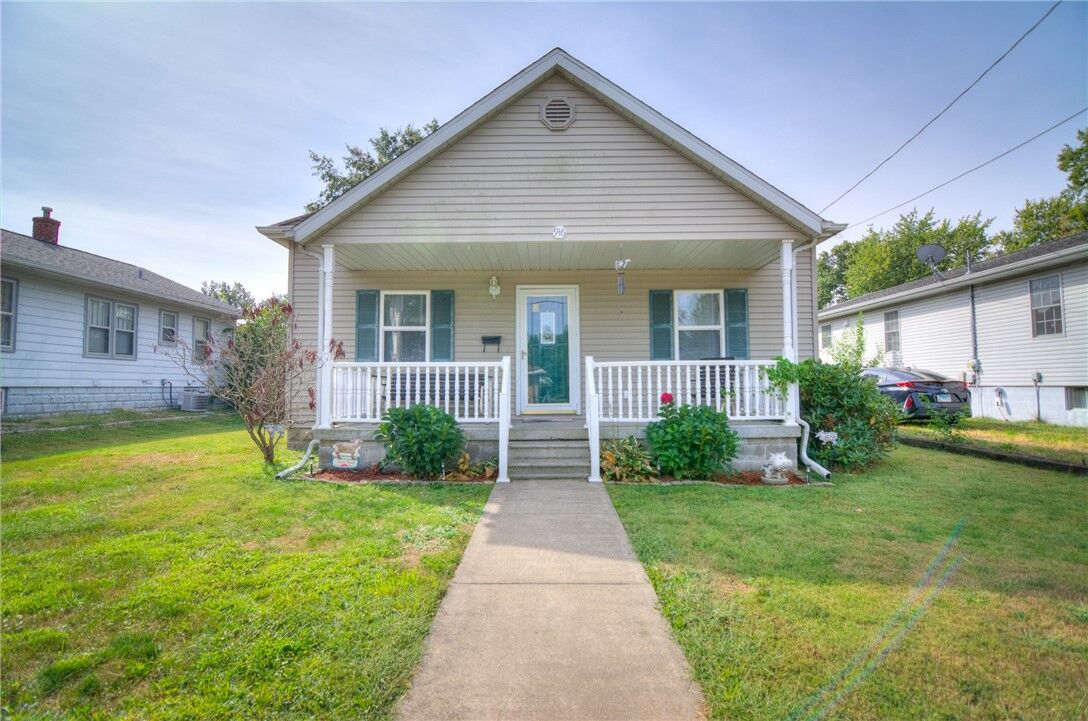 Property Photo: 916 E Elm Street IL 62568