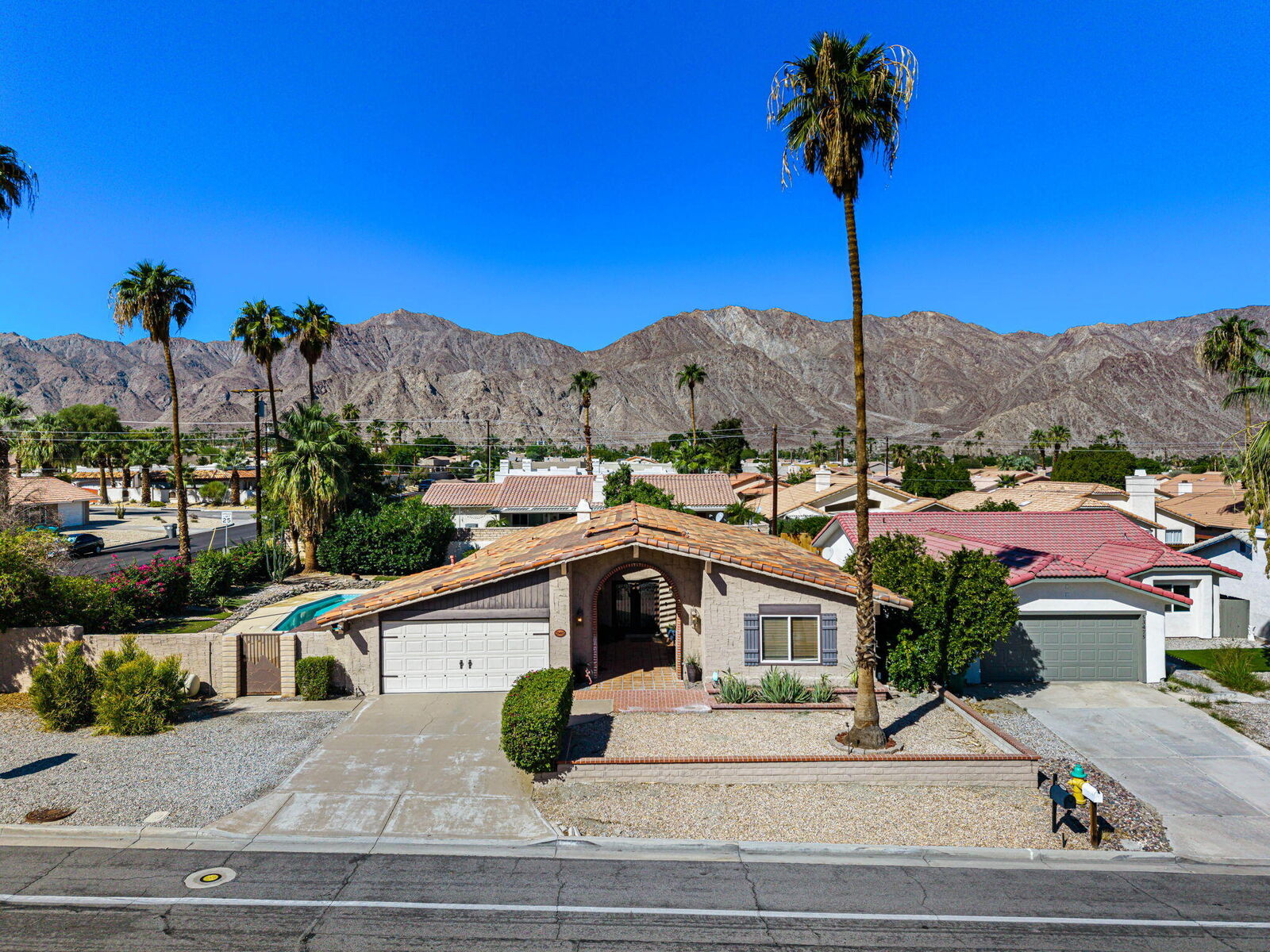 Property Photo:  53495 Avenida Bermudas  CA 92253 