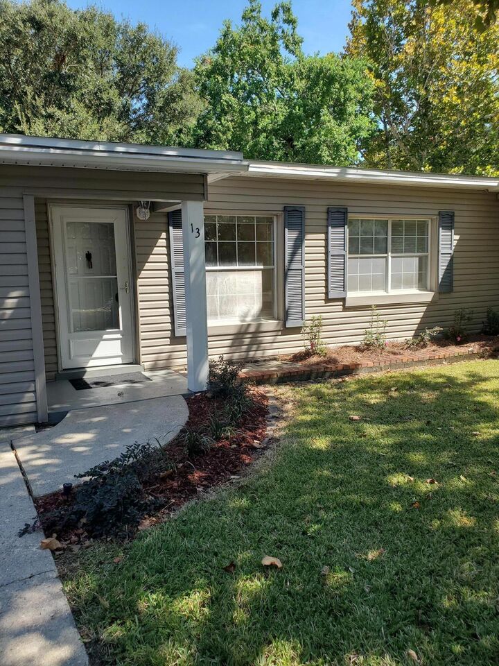 Property Photo: 13 SE Pryor Road FL 32548