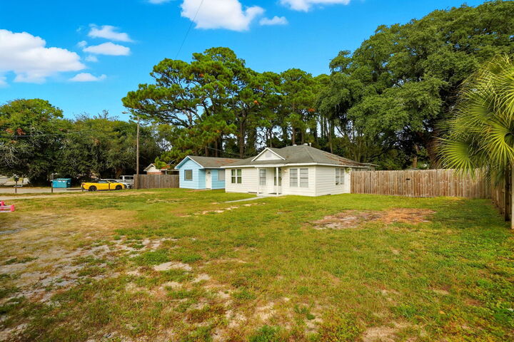 Property Photo: 115 SE Chicago Avenue FL 32548