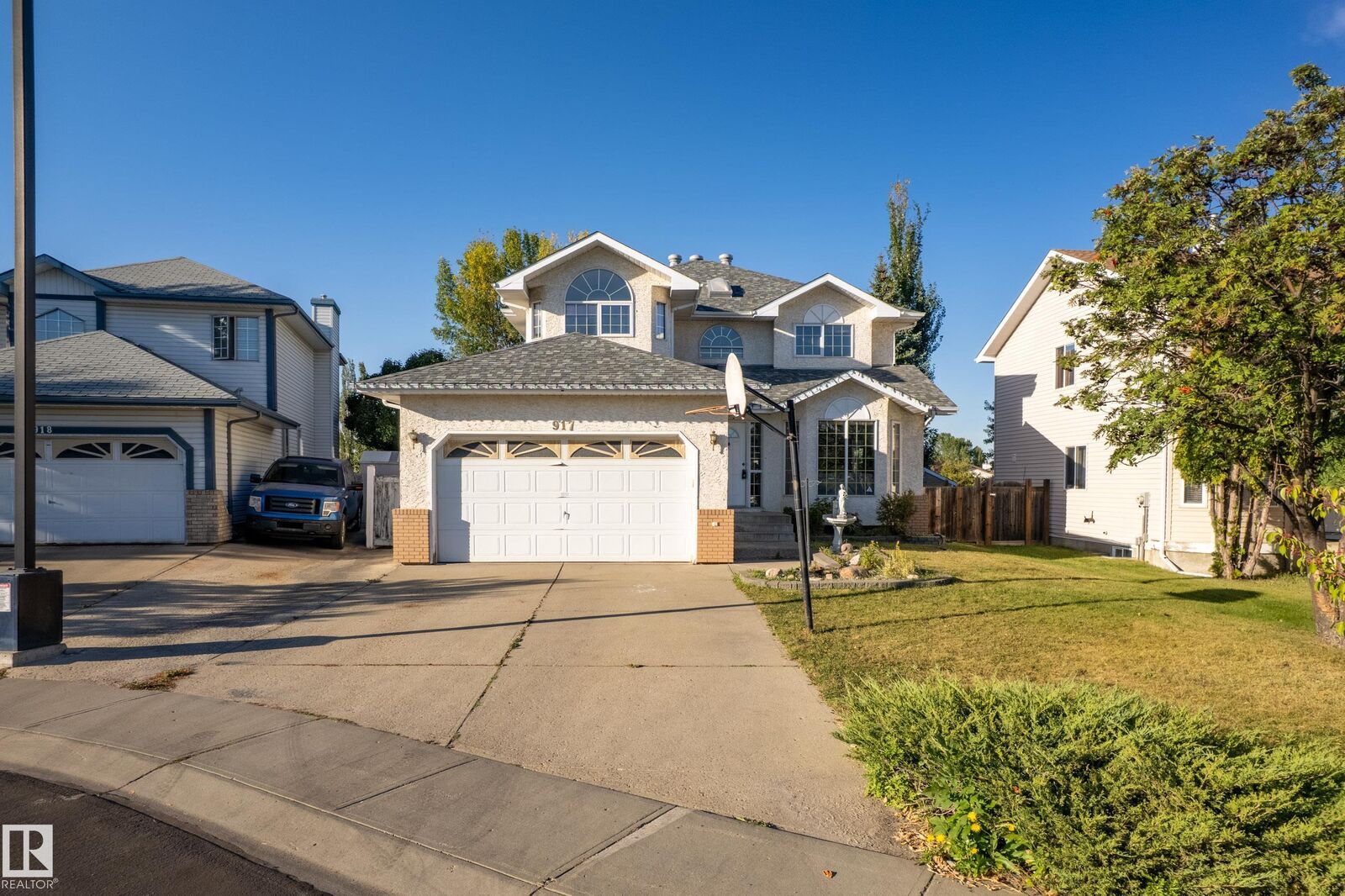 Property Photo:  917 Ormsby Wynd NW  AB T5T 6A9 