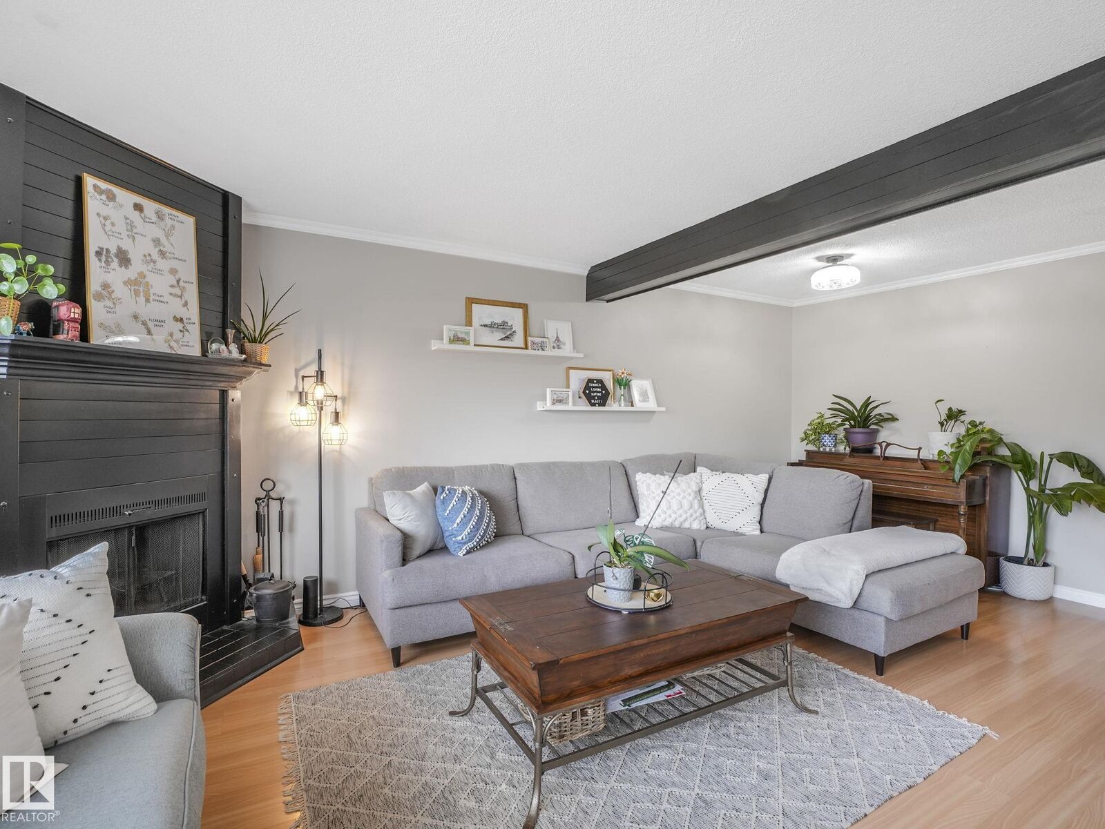 Photo de la propriété:  3515 42 Avenue NW  AB T6L 5C7 