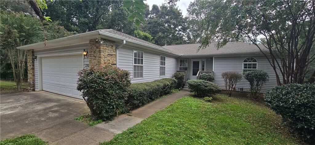 Property Photo: 230 Navaho Trail GA 30143