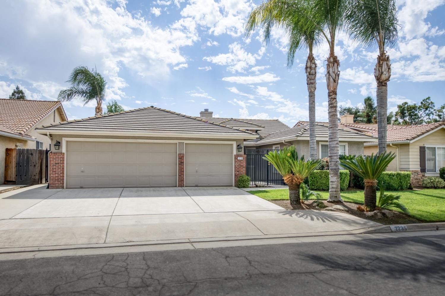 Property Photo:  2235 E Lester Avenue  CA 93720 